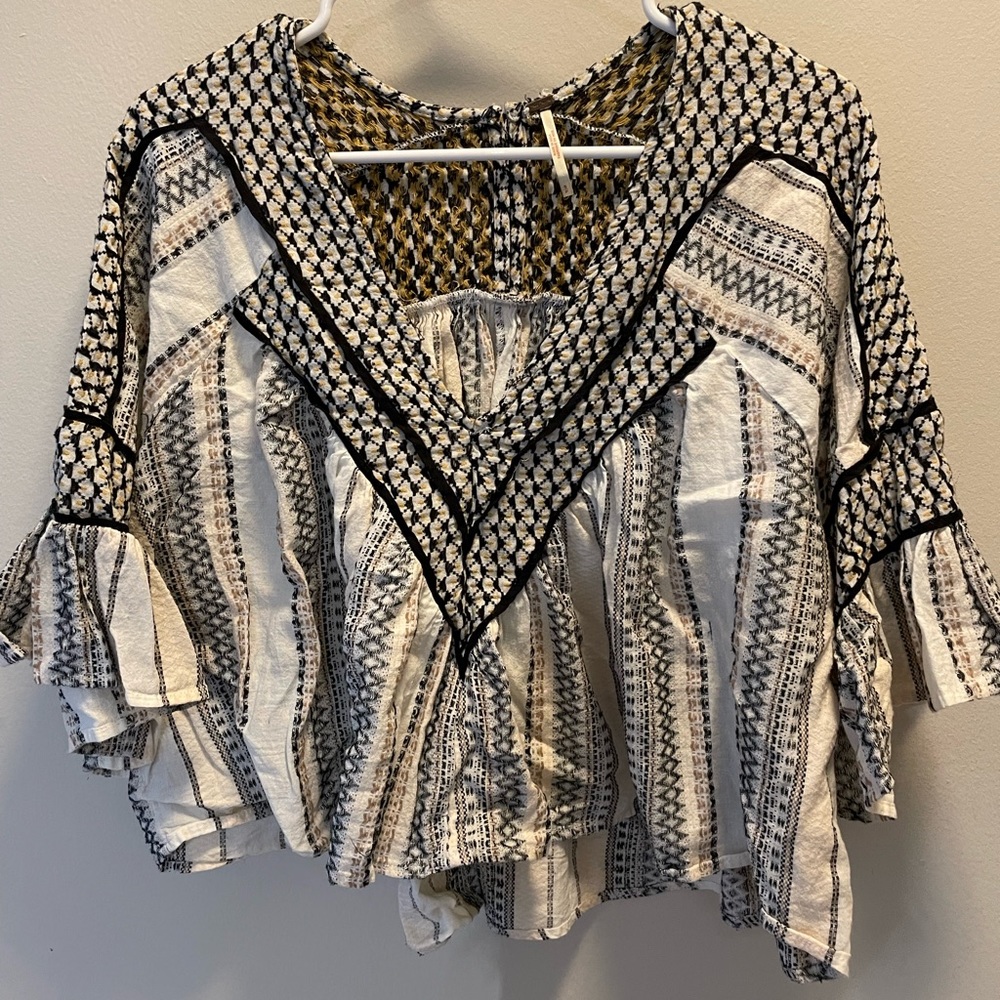 Free people cropped flowy shirt, size small
